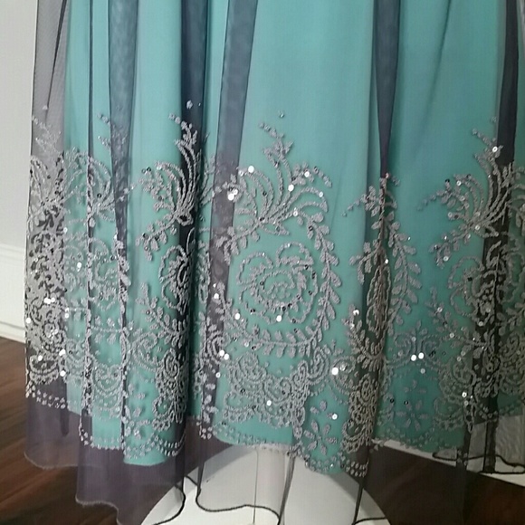 Dress - Picture 2 of 3